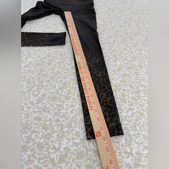 SPANX Luxe Faux Leather Leggings | Leopard Shine | Limited Edition | Size M - Picture 8 of 15